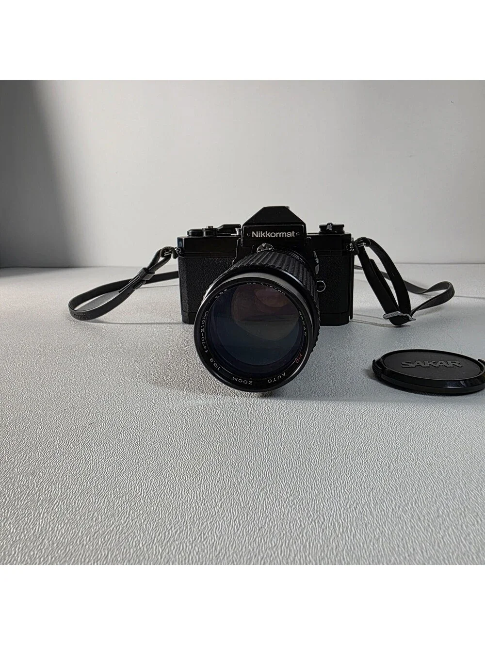 Vintage Nikon Nikomat FT2 Film SLR 35mm Camera W/Sakar MC Auto 70-210mm 1:3.9